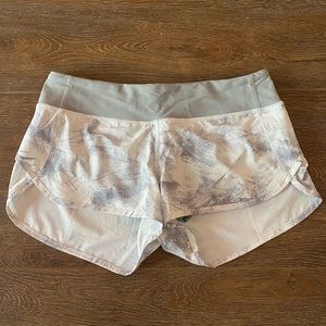 Lululemon size 8 speed up short 2.5”
